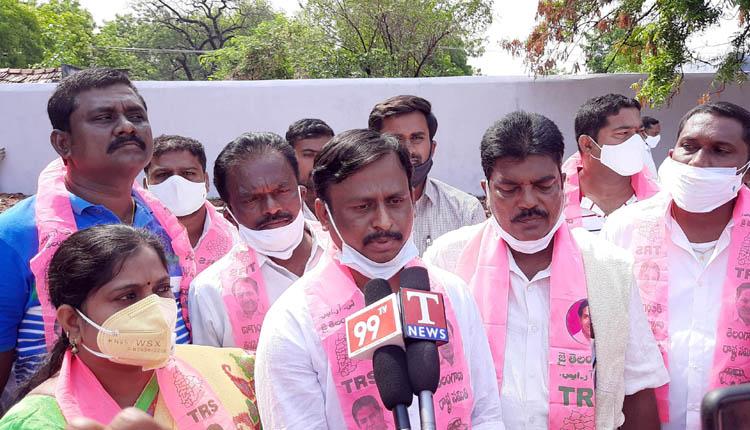 ఈటల పోటీ చేస్తే చిత్తుగా ఓడిస్తాం