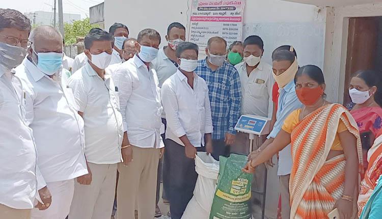 కరోనా కష్టకాలంలో ఉచిత బియ్యం