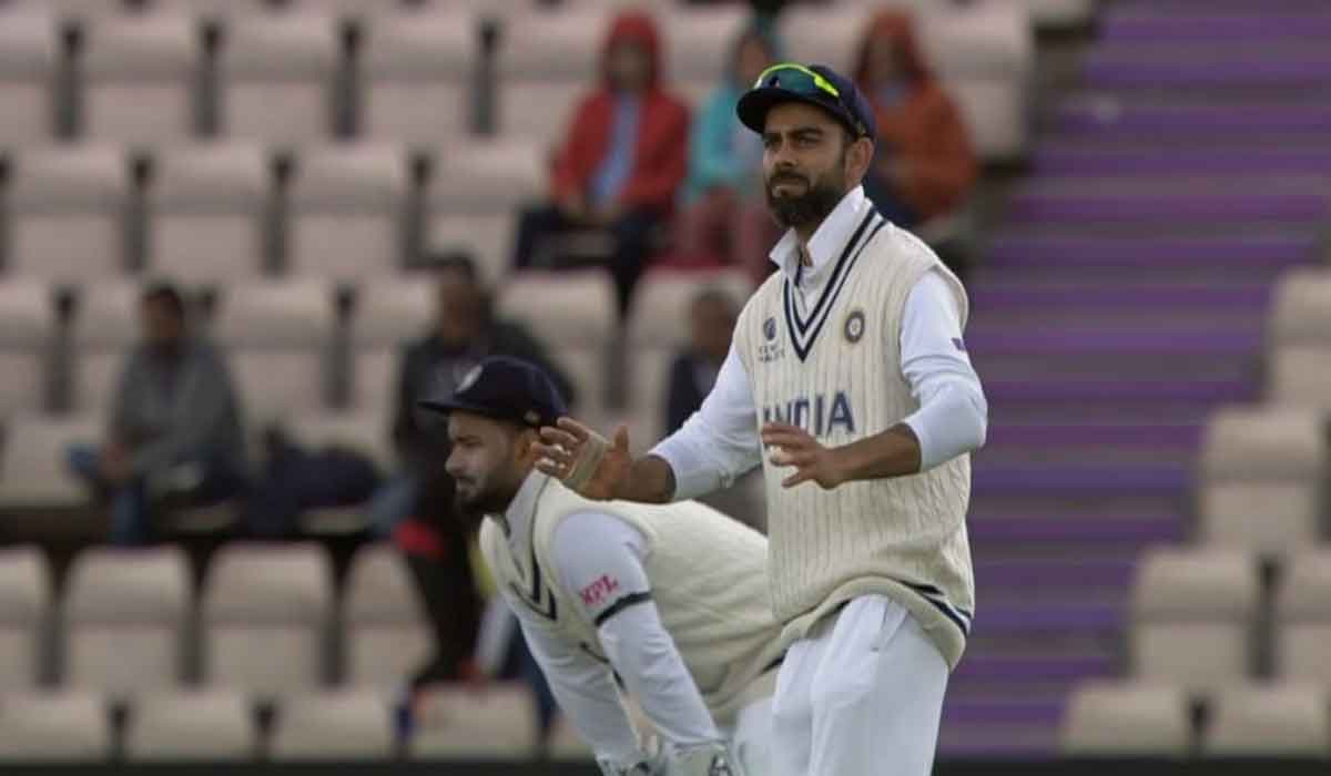 ఫ్యాన్స్ మ్యూజిక్‌.. కోహ్లి భాంగ్రా డ్యాన్స్‌.. వీడియో వైర‌ల్‌