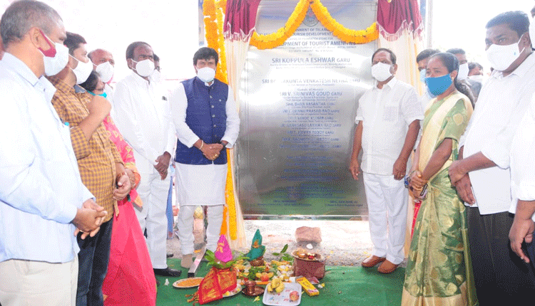 హరిత హోటల్‌ నిర్మాణానికి మంత్రి కొప్పుల భూమి పూజ