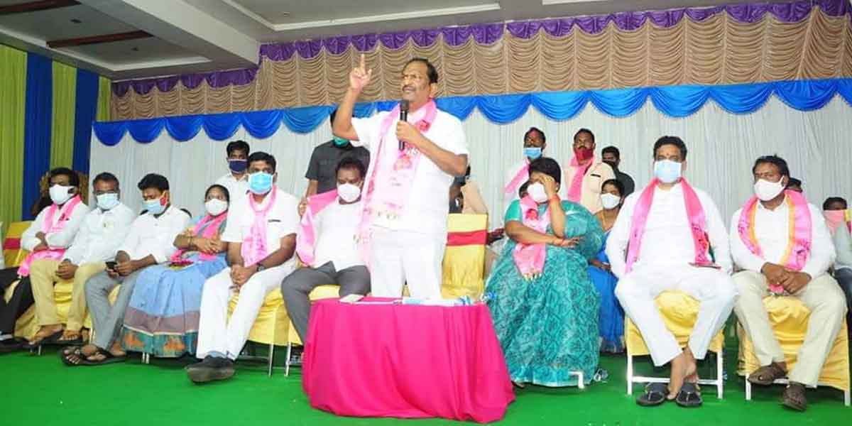 ఆత్మగౌరవాన్ని బీజేపీకి తాకట్టు పెట్టిన ఈటల