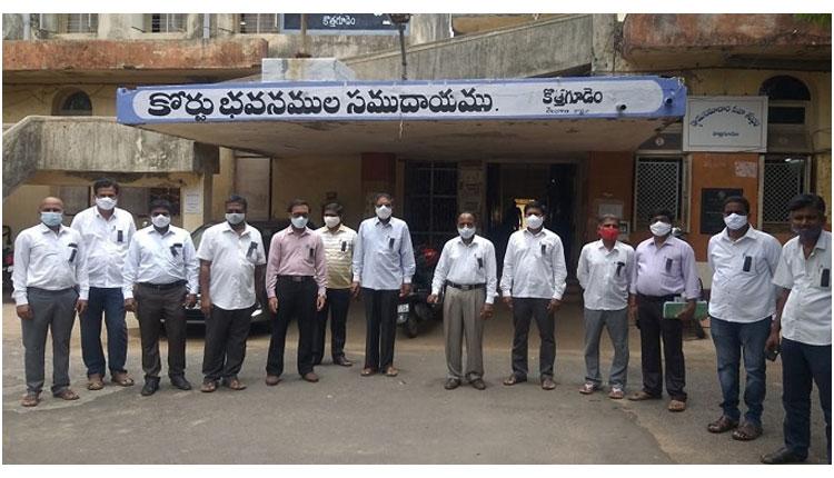 భౌతిక విచార‌ణ‌కు వ్య‌తిరేకంగా కొత్త‌గూడెం బార్ అసోసియేష‌న్ నిర‌స‌న‌