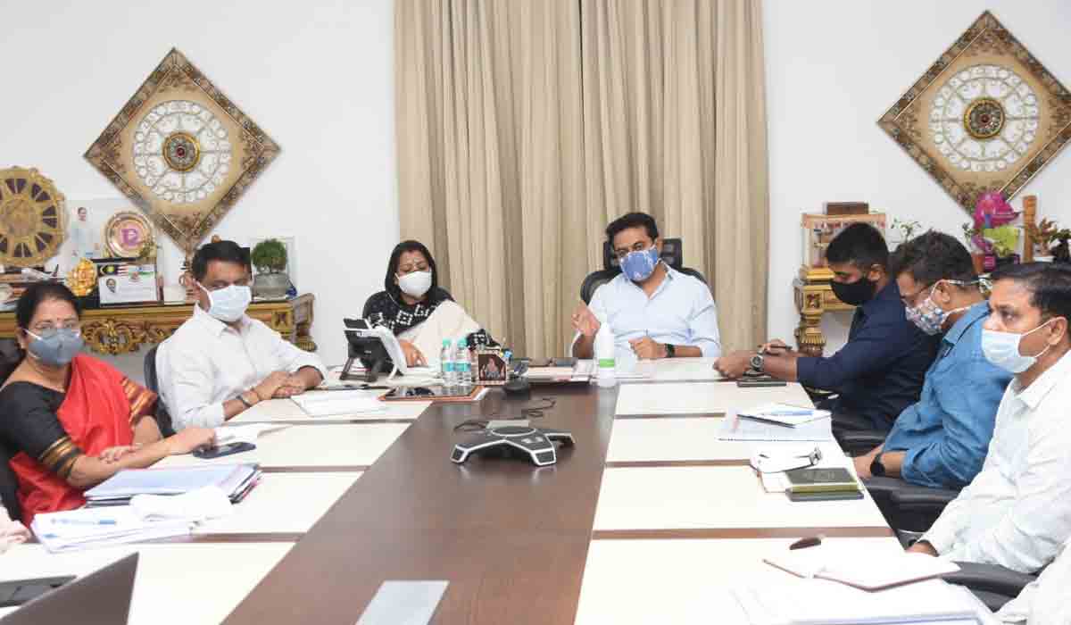 వ‌ర్షాకాల ప్ర‌ణాళిక‌ల మేర‌కు సంసిద్ధంగా ఉండాలి : మంత్రి కేటీఆర్‌