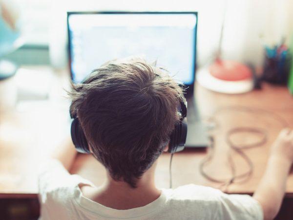 ఆన్‌లైన్ క్లాస్ లో బాలుడి నిర్వాకం : మ‌హిళా టీచ‌ర్ల ప‌ట్ల అస‌భ్య ప్ర‌వ‌ర్త‌న