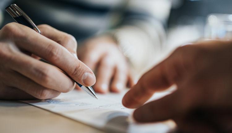 ఇంటి పెద్ద‌ను కోల్పోతే రుణ చెల్లింపులు ఎలా..?