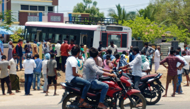 అయ్యగారిపల్లిలో ఇంట్లోకి దూసుకెళ్లిన  ఆర్టీసీ బస్సు