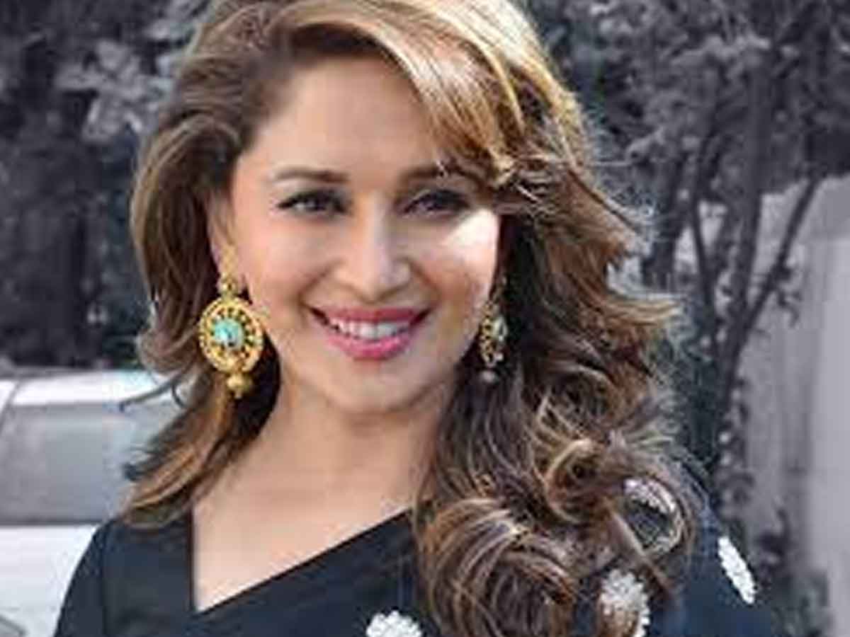 ఈ యోగ‌సనాలు మీ కోసం అంటున్న మాధురీ దీక్షిత్