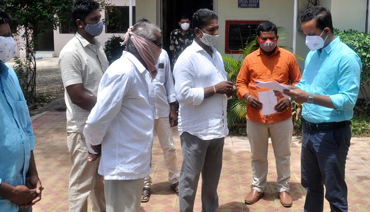 విత్తనాలపై అనుమానాలుంటే ఫిర్యాదు చేయాలి