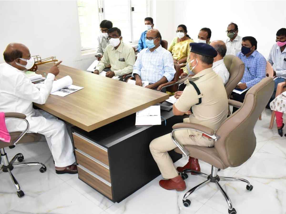 హరితహారాన్ని విజయవంతం చేయాలి