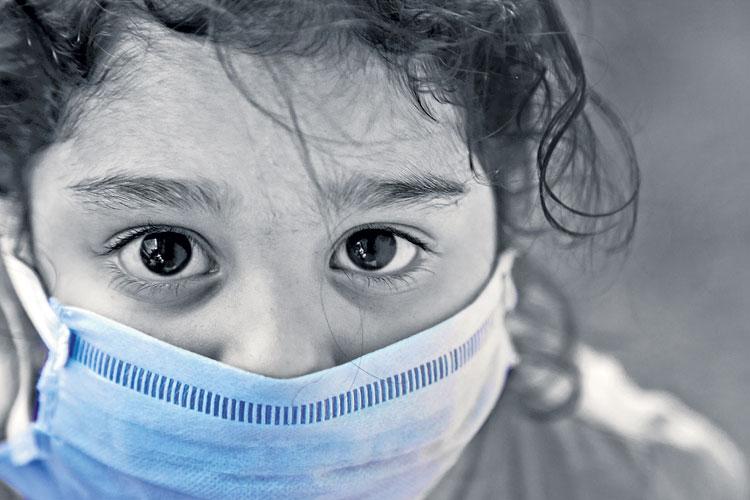 చిన్నారికి రక్ష