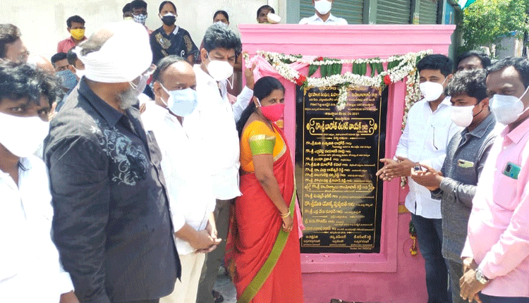 రోడ్డు నిర్మాణ పనులకు శంకుస్థాపన
