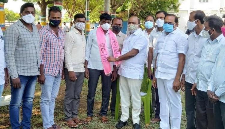 కేసీఆర్‌ వెంటే కమలాపూర్‌ ప్రజలు