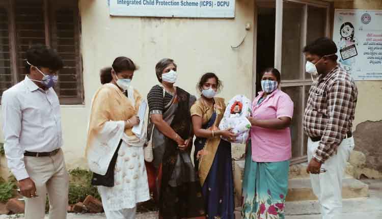 రూ.లక్షకు మగ శిశువు విక్రయం