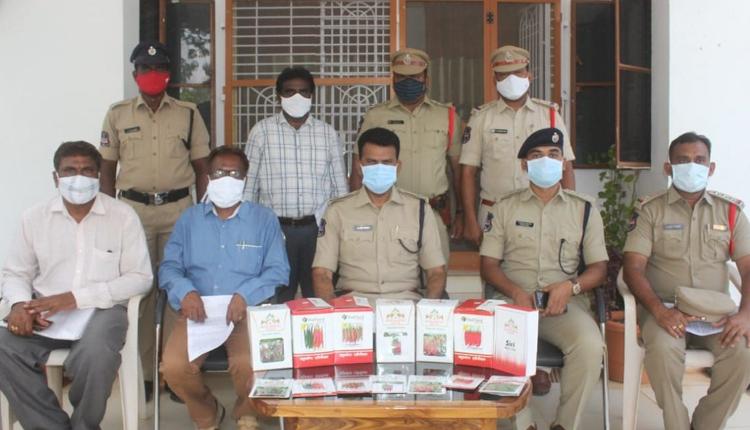 నకిలీ విత్తన వ్యాపారుల అరెస్ట్‌