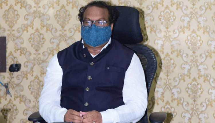 ప్రాజెక్టుల కింద భూసేకరణను వేగవంతం చేయండి