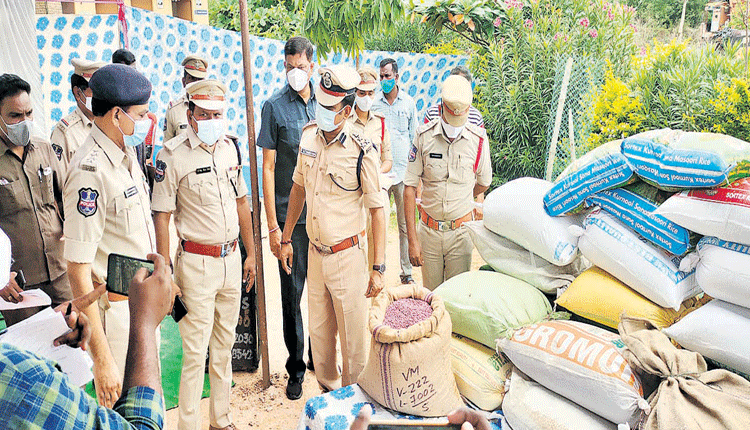 ‘నకిలీ’ గుట్టురట్టు