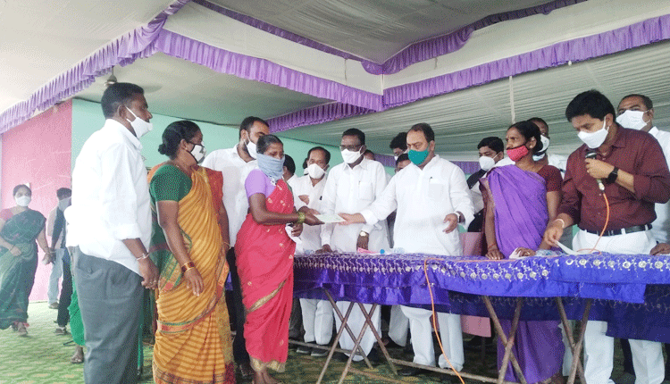 సంక్షేమ ఫలాలు దేశానికే ఆదర్శం