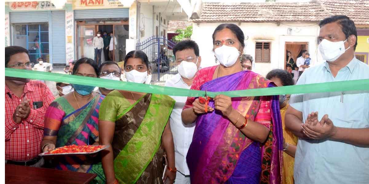 మహిళలందరూ ఆర్థికంగా ఎదగాలి