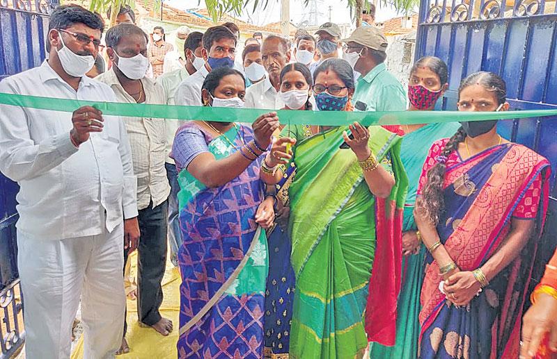 స్త్రీనిధి రుణాలను సద్వినియోగం చేసుకోవాలి