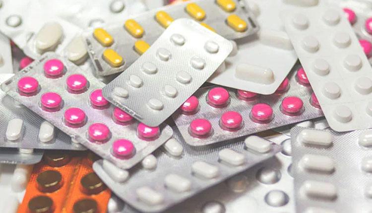 12 మెడిక‌ల్ షాపుల లైసెన్సులు ర‌ద్దు