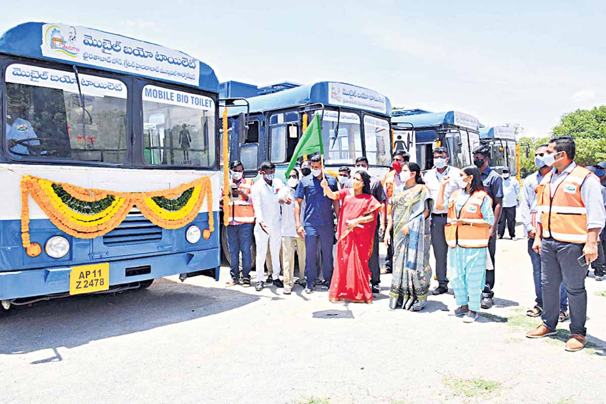 రద్దీ ప్రాంతాల్లోమొబైల్‌ టాయిలెట్లు