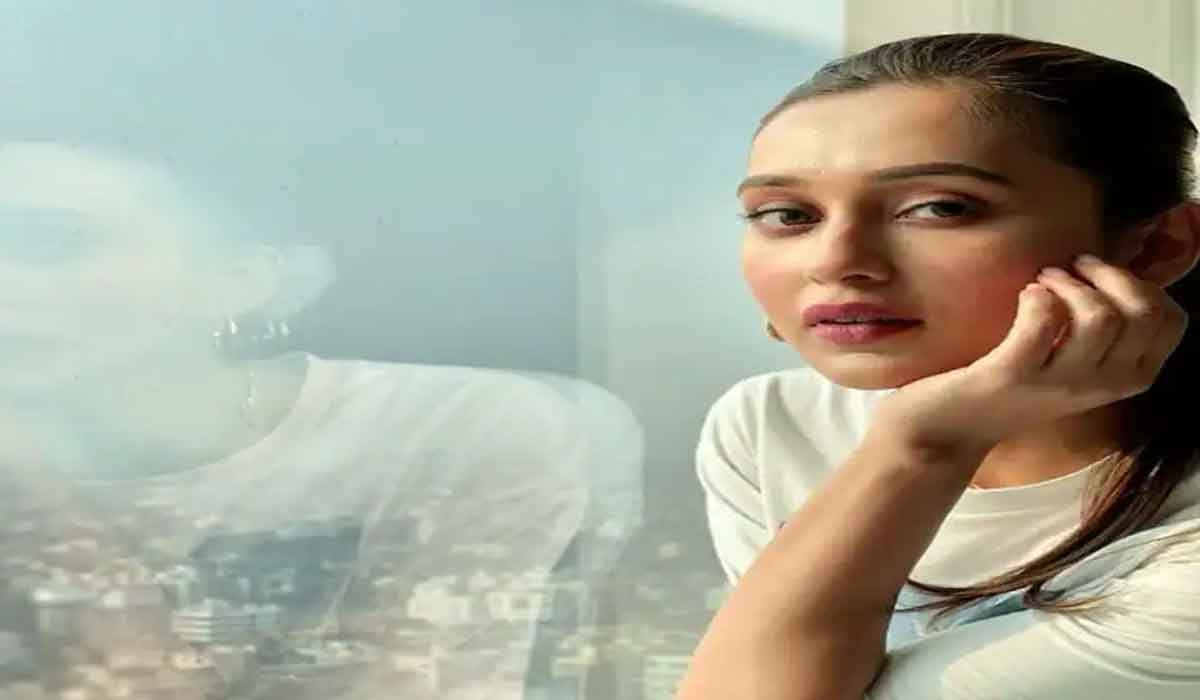 న‌కిలీ క్యాంపులో టీకా.. క్షీణించిన ఎంపీ మిమి చ‌క్ర‌వ‌ర్తి ఆరోగ్యం