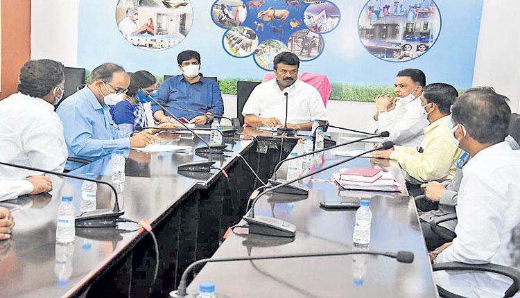 స్లాటర్‌ హౌస్‌లో సమస్యలను పరిష్కరించాలి