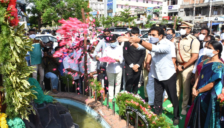 నిరాడంబరంగా రాష్ట్ర ఆవిర్భావ దినోత్స‌వ‌ వేడుక‌లు