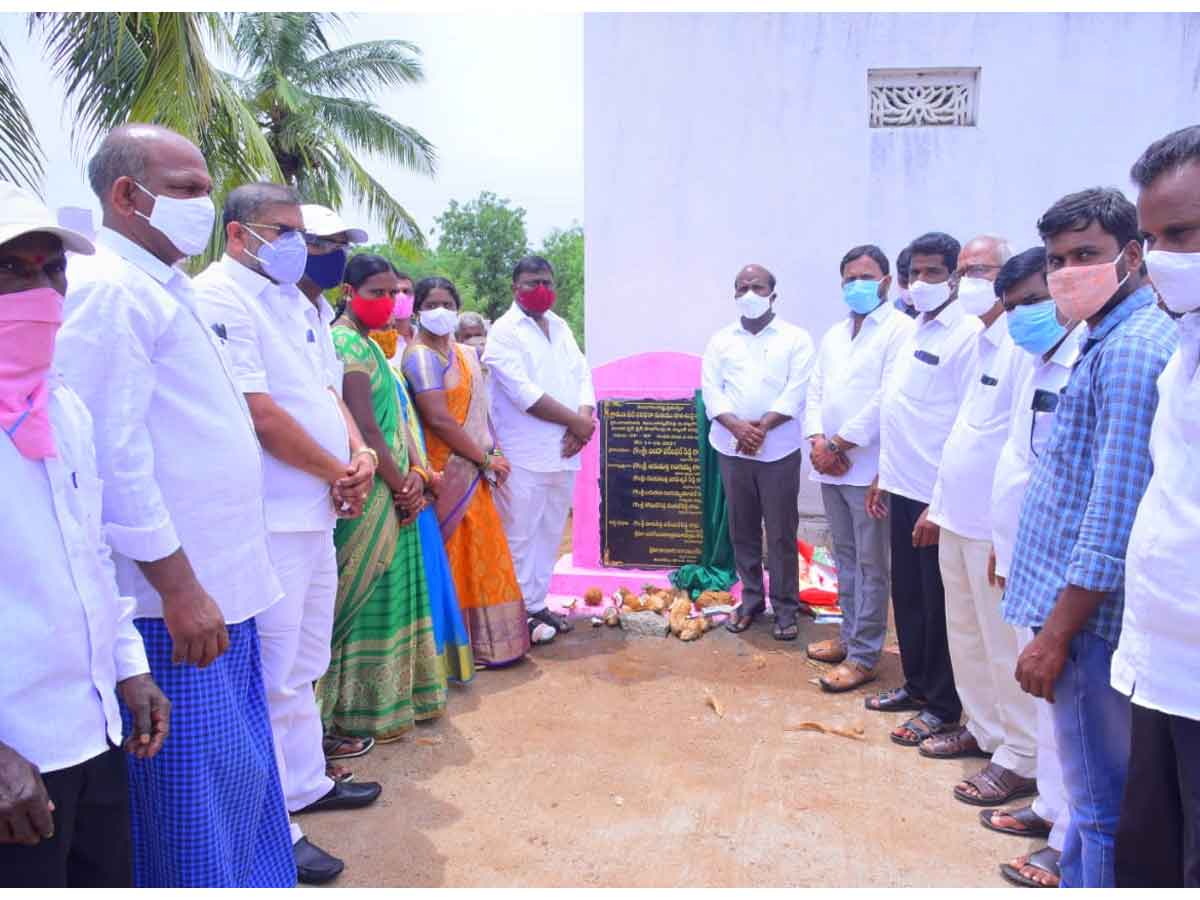 పలు అభివృద్ధి పనులను ప్రారంభించిన ఎమ్మెల్యే చిరుమర్తి