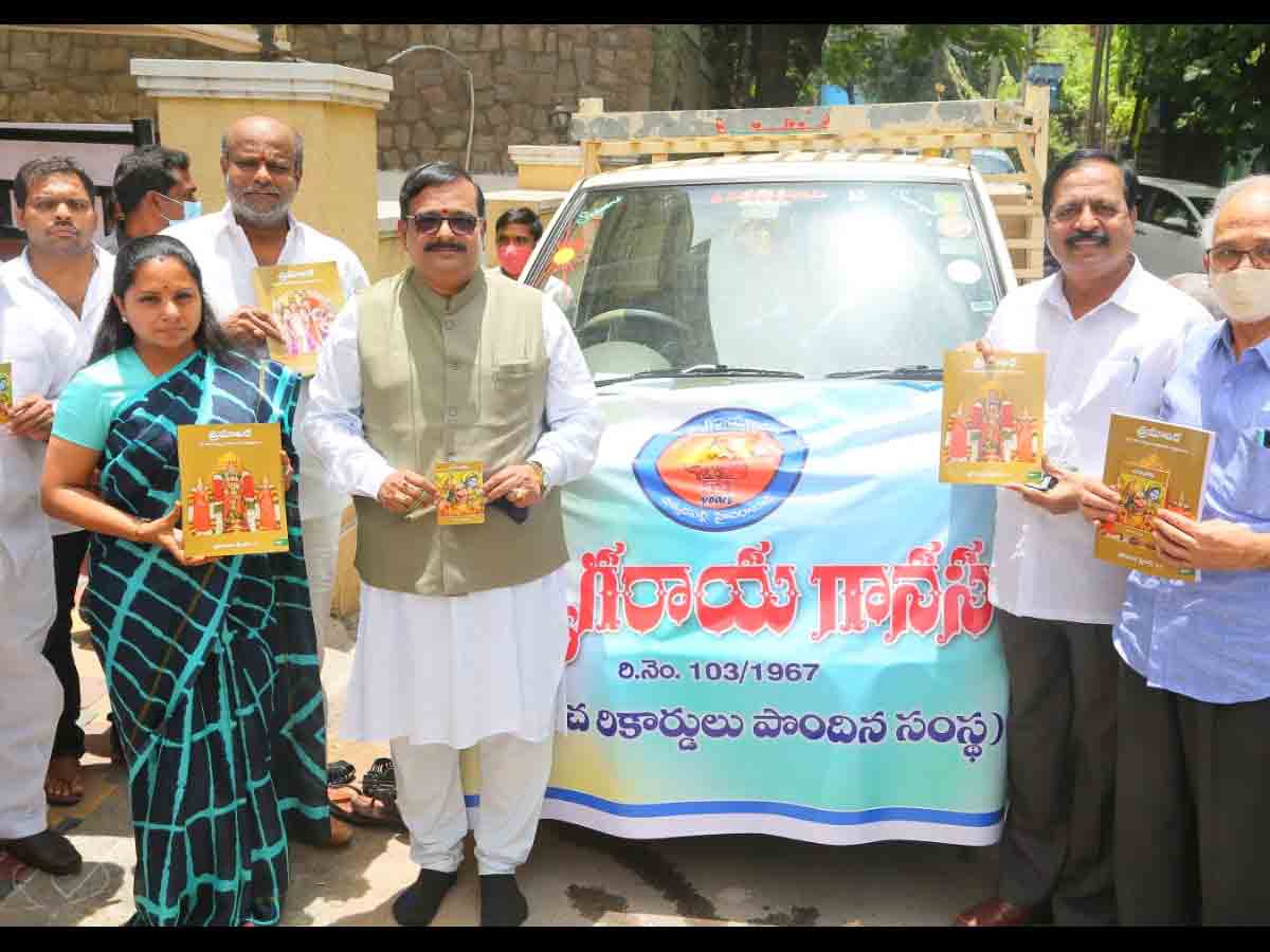 ‘జయఘోష’ ప్రతుల్ని కొండగట్టుకు సమర్పించడం నా భాగ్యం : ఎమ్మెల్సీ క‌విత‌