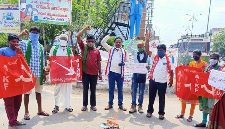 మోదీ విధానాలతో రైతులకు నష్టం