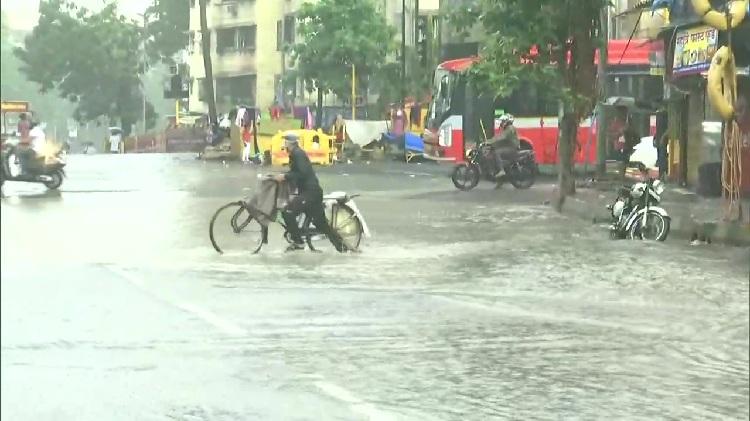 నీట మునిగిన ముంబై.. కొల‌బా, అంథేరి, కింగ్స్ స‌ర్కిల్‌ జ‌ల‌మ‌యం