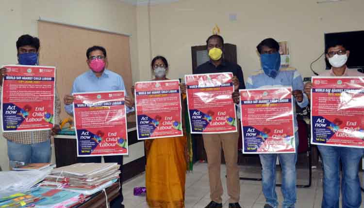 బాల కార్మికులను పనుల్లో పెట్టుకుంటే కఠిన చర్యలు