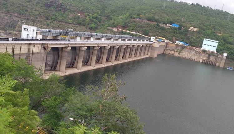 శ్రీశైలానికి వరద