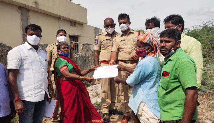 మహిళ మృతికి కారణమైన వారిని  శిక్షించాలి