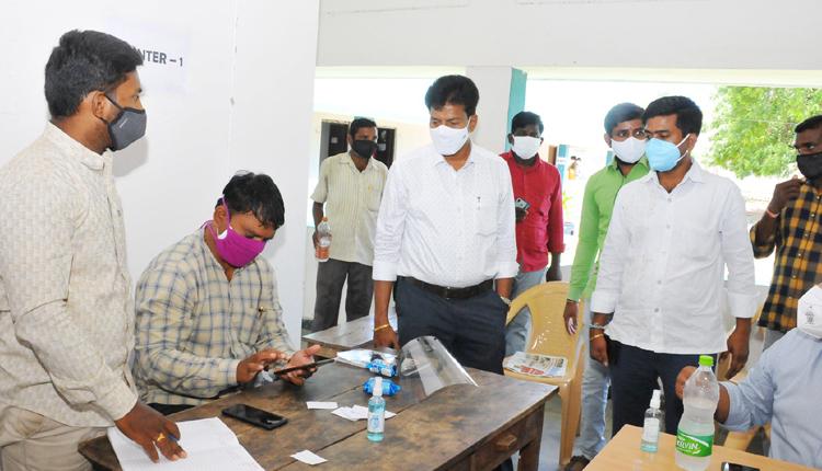 అర్హులంతా టీకాలు వేయించుకోవాలి