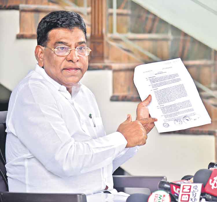 కష్టపడి ఎదిగా.. మోసం చేయలేదు