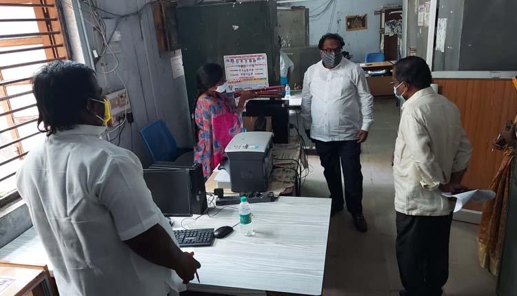 ‘ధరణి’ దరఖాస్తులు పరిష్కరించాలి