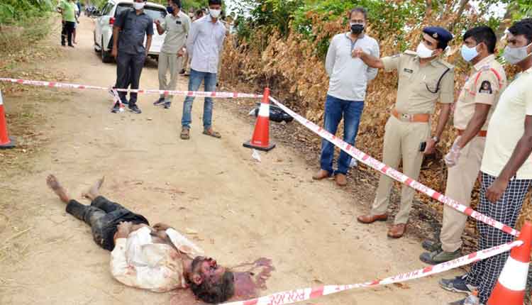 వ్యక్తి దారుణ హత్య