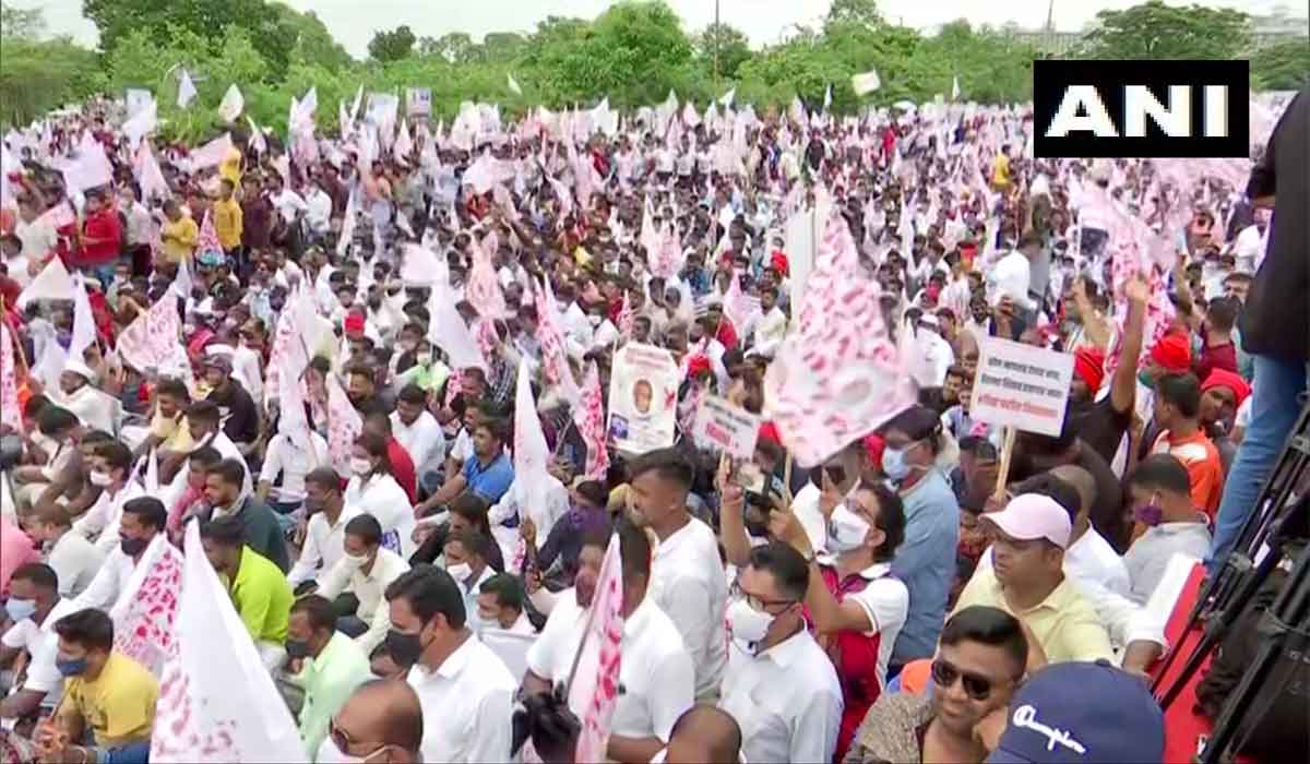 బాల్ థాక‌రే వ‌ర్సెస్ డీబీ పాటిల్ వ‌ర్సెస్ ఛ‌త్ర‌ప‌తి శివాజీ..