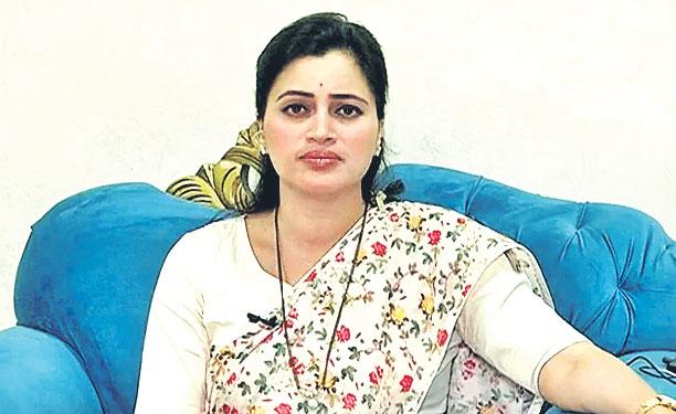 ఎంపీ నవ్‌నీత్‌ కౌర్‌ కుల ధ్రువీకరణ పత్రం రద్దు