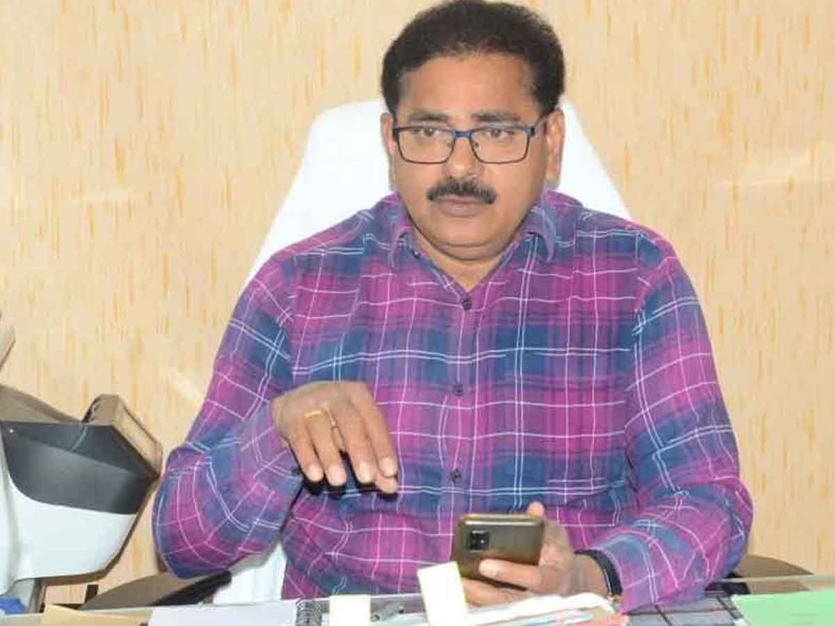 ముగ్గురు సర్పంచ్‌ల సస్పెన్షన్