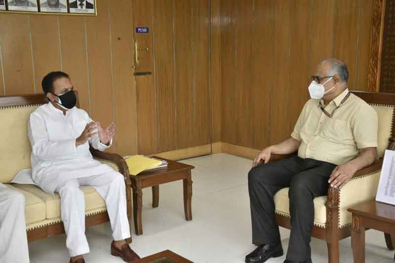 అసంపూర్తి పనులపై దృష్టి సారించండి