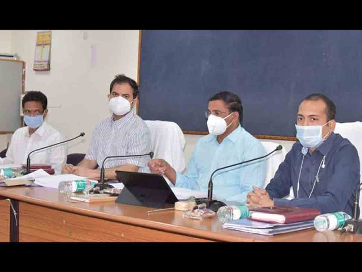 ప్ర‌ధాన ర‌హ‌దారుల ప‌క్క‌న బ‌హుళ అంచ‌ల్లో మొక్క‌ల పెంప‌కం