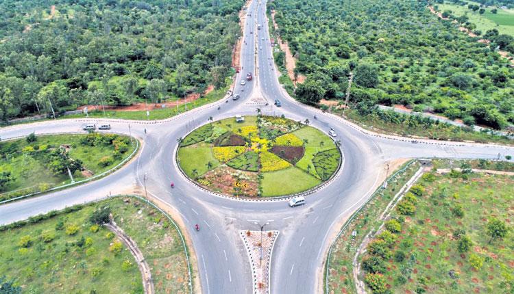 ఔటర్‌ ఔరా అనేలా..!