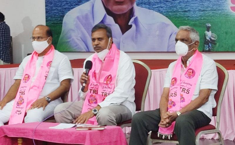 తనకుతానే రాజకీయ సమాధి కట్టుకున్నారు