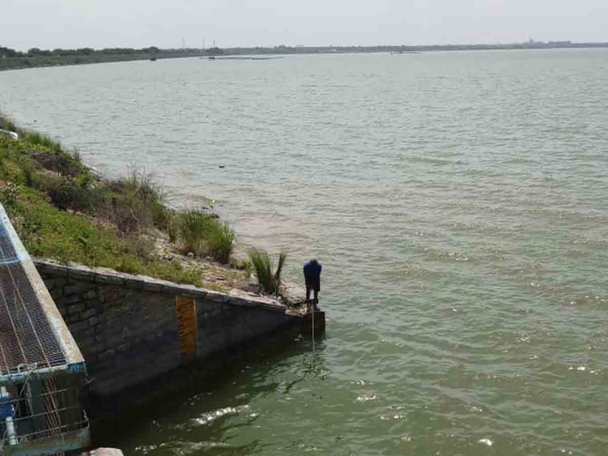 పాలేరు రిజర్వాయర్‌లో ఆదివారం నుంచి చేప‌ల వేట‌