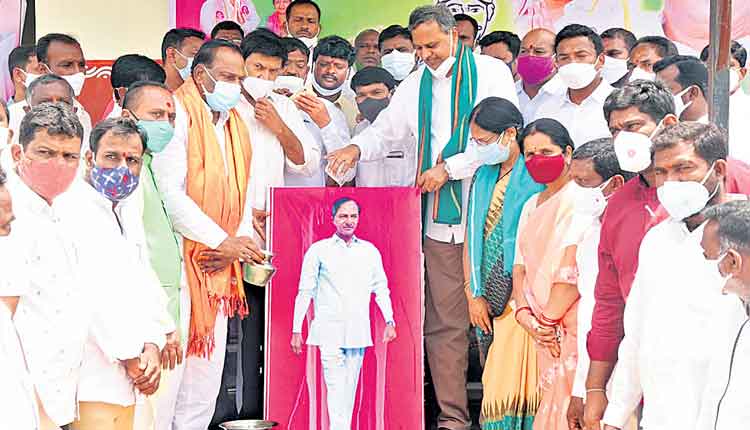 పెట్టుబడిసాయం సీఎం కేసీఆర్‌ ఘనతే