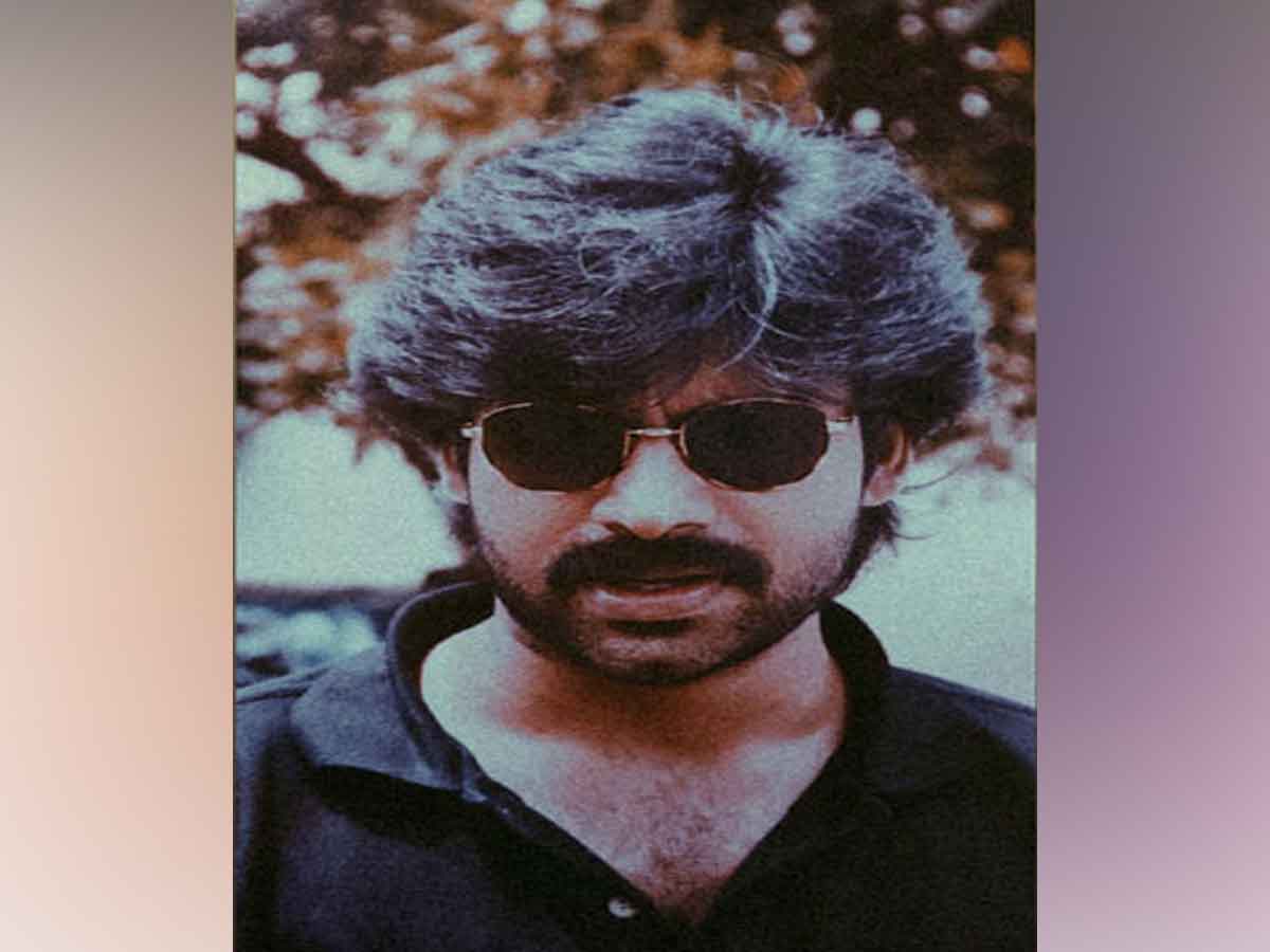 సోష‌ల్ మీడియాలో ట్రెండ్ అవుతున్న ప‌వన్ పాత ఫొటో