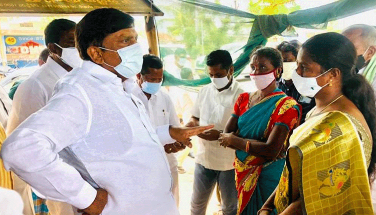 తక్షణమే ధాన్యాన్ని సేకరించాలి